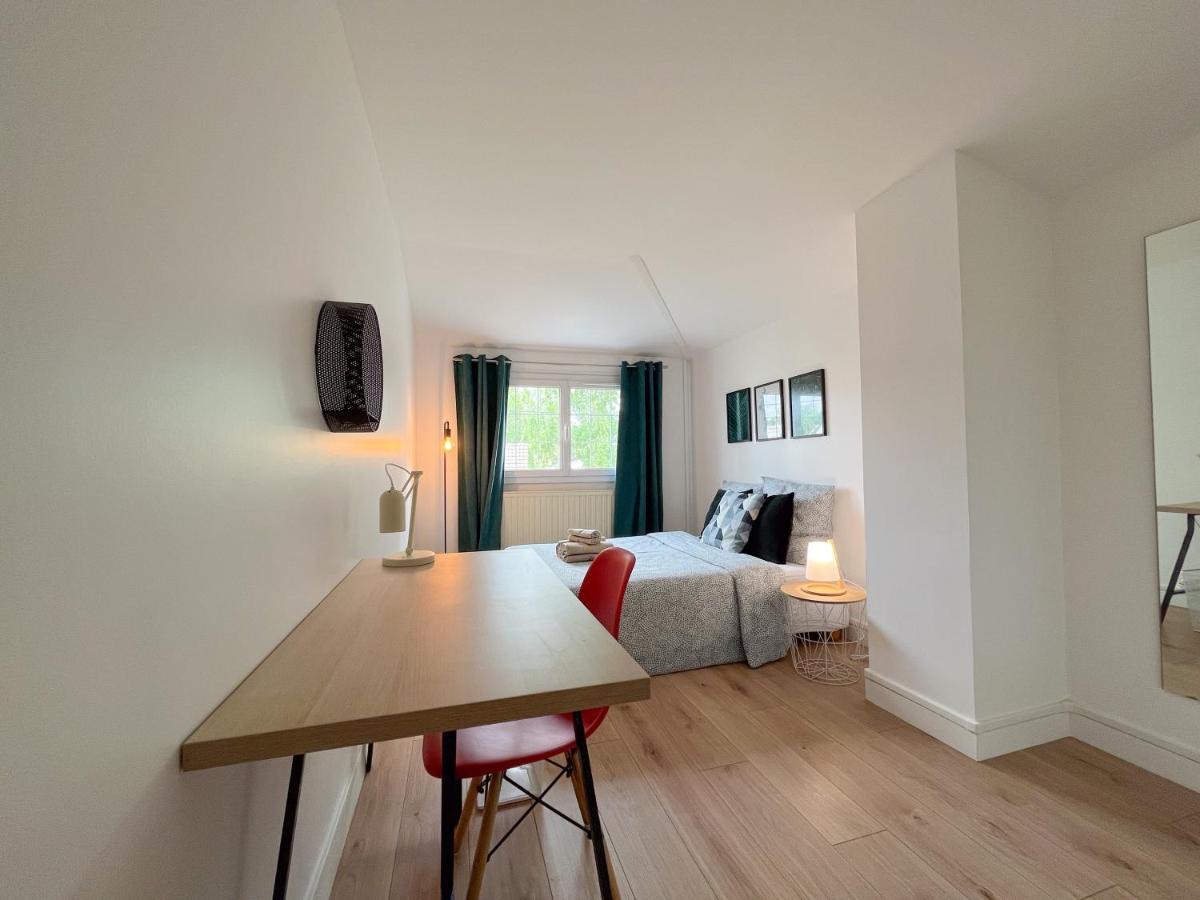 Maison Ideale Pour Visiter Paris Versailles - Chambres Privees Paris-Saclay Bures-sur-Yvette Rum bild